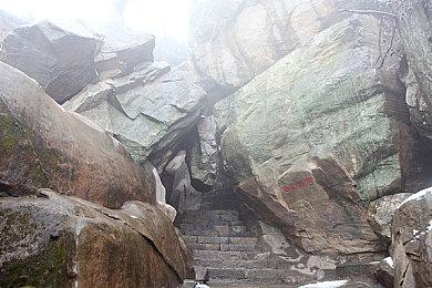 《最终幻想16》新战斗片段 展示强大召唤能力